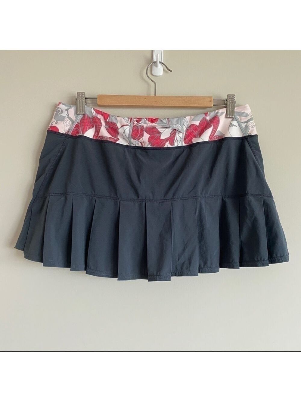 Rare Lululemon Run: Speed Skirt Skort Size 10 Floral Bird Coal Grey Lined Tennis
